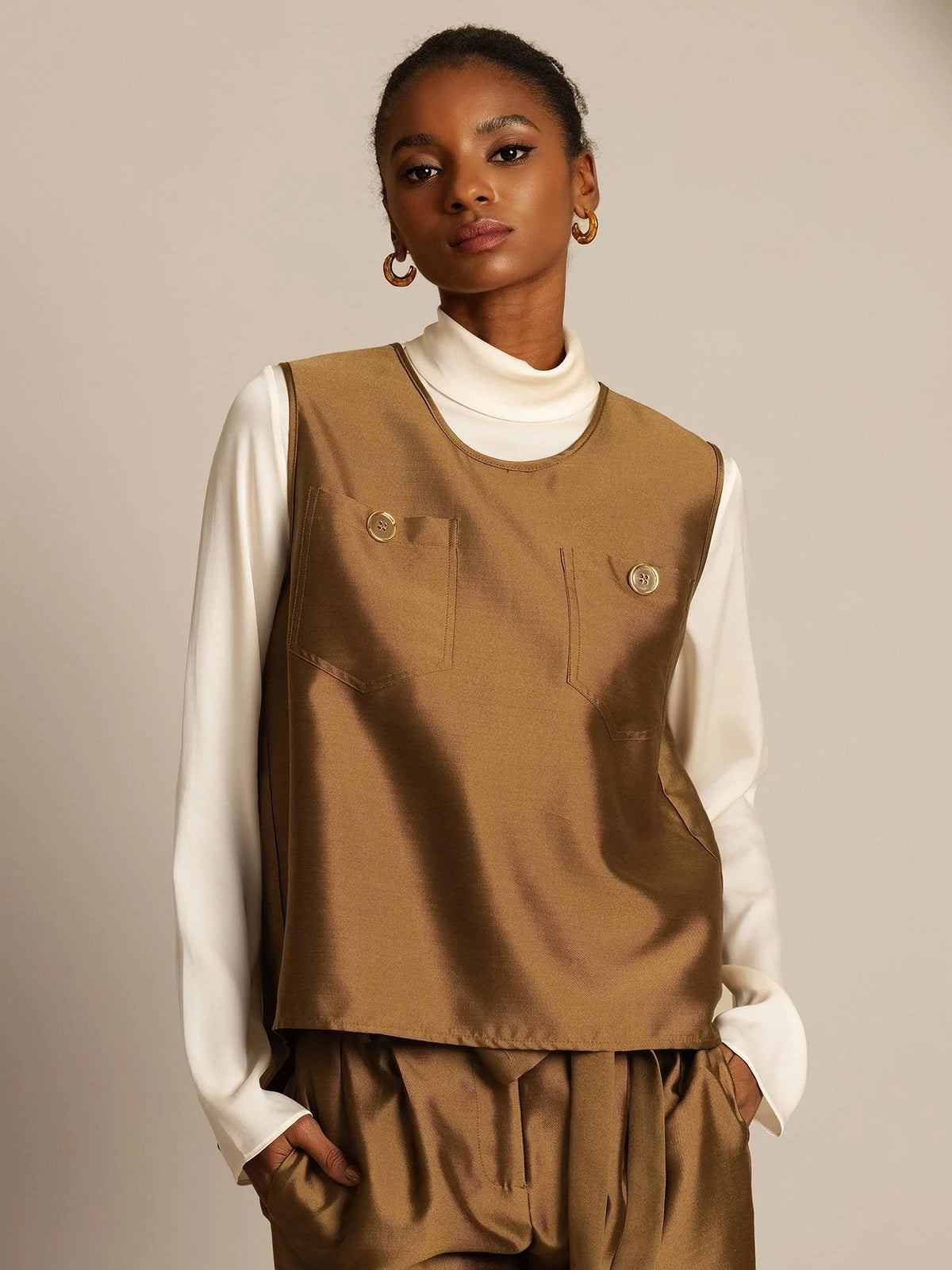 32Momme Silk-Wool Blend Women's Vest with Button Pocket Design