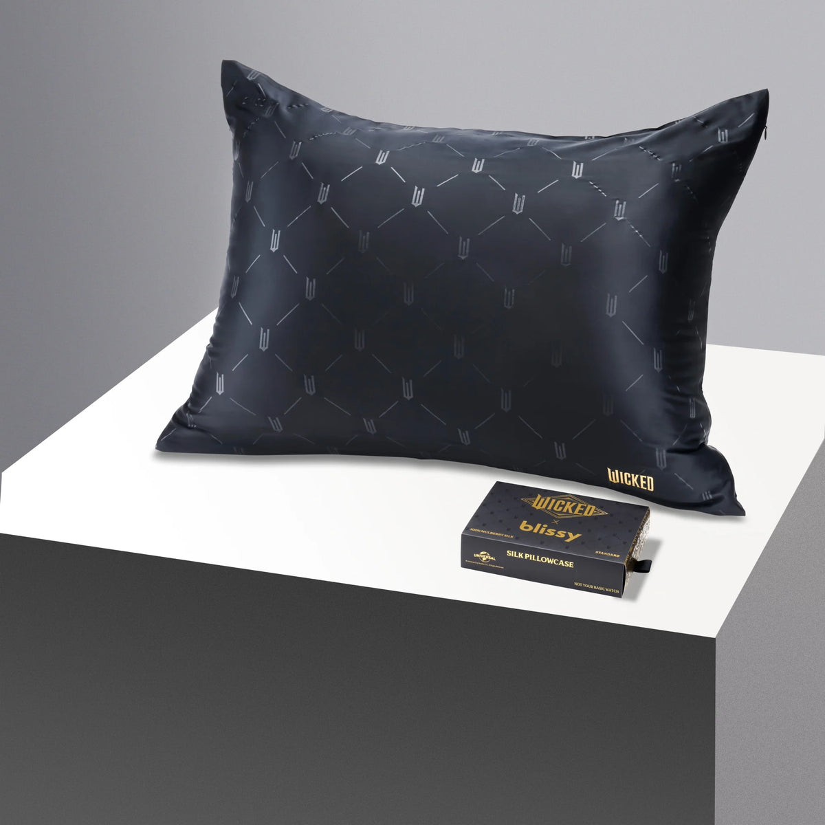 Pillowcase - Wicked™ - Not Your Basic Witch - Queen